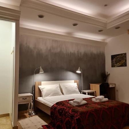 Apartmani N.May'S 카를로바츠 외부 사진