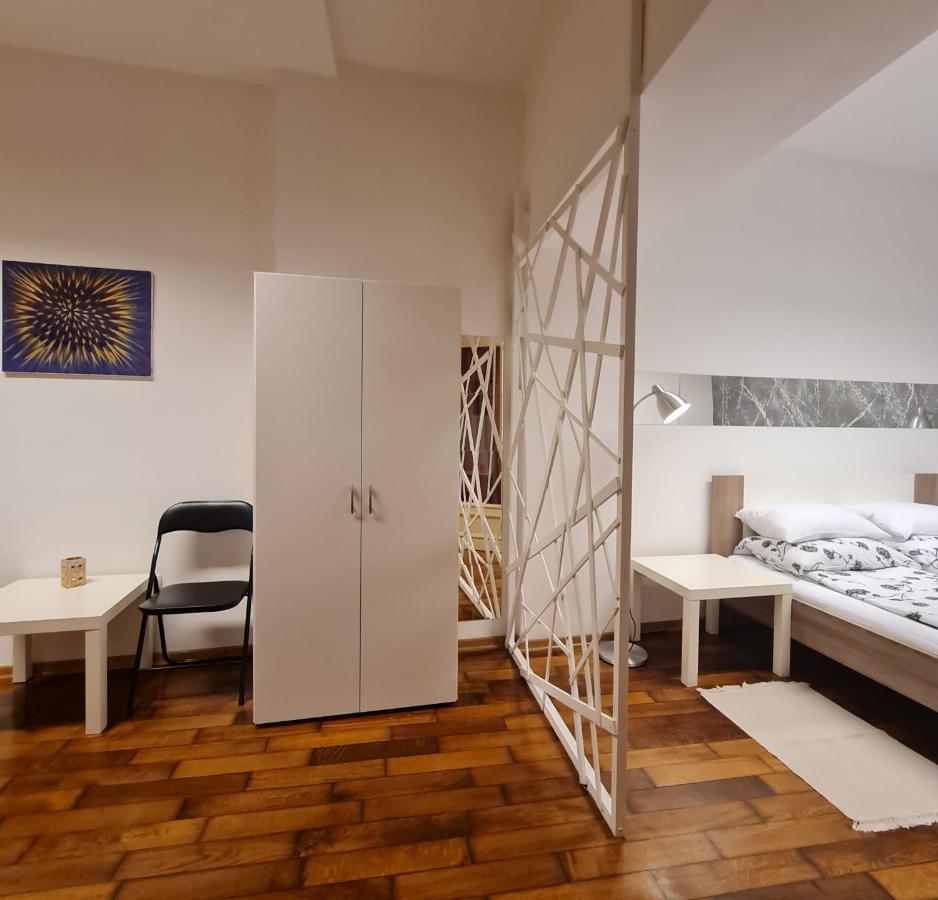 Apartmani N.May'S 카를로바츠 외부 사진
