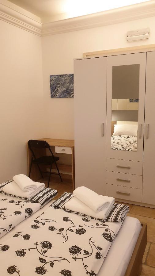 Apartmani N.May'S 카를로바츠 외부 사진